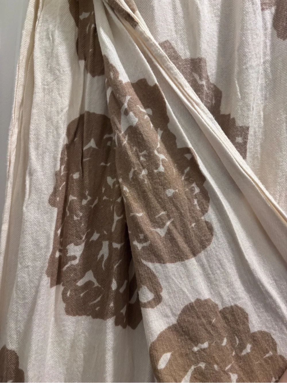Cream & Beige Floral Lightweight Scarf - Unbranded